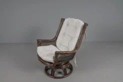 Drehbare und neigbare Rattansessel, Hocker & Couchtisch, Italien, 1960er, 6 . Set