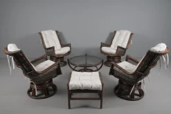 Drehbare und neigbare Rattansessel, Hocker & Couchtisch, Italien, 1960er, 6 . Set