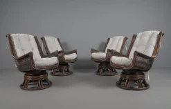 Drehbare und neigbare Rattansessel, Hocker & Couchtisch, Italien, 1960er, 6 . Set