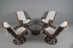 Drehbare und neigbare Rattansessel, Hocker & Couchtisch, Italien, 1960er, 6 . Set