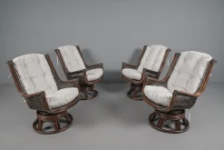 Drehbare und neigbare Rattansessel, Hocker & Couchtisch, Italien, 1960er, 6 . Set
