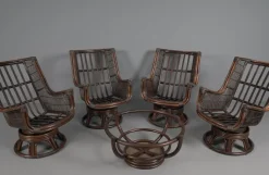 Drehbare und neigbare Rattansessel, Hocker & Couchtisch, Italien, 1960er, 6 . Set