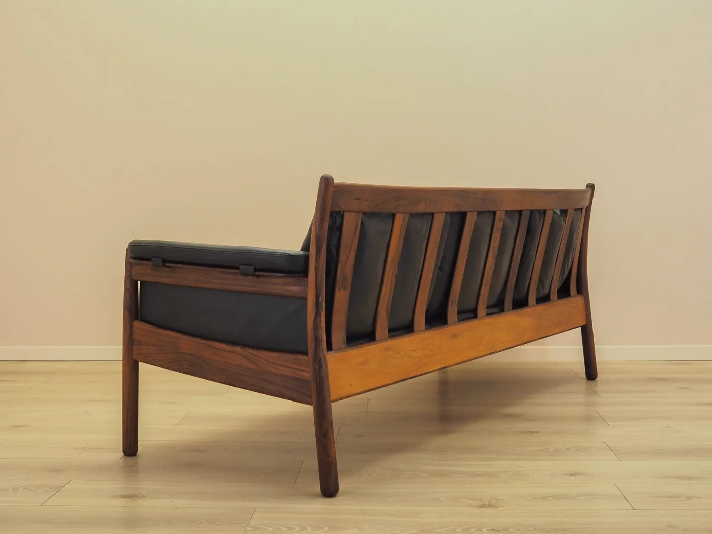 Drei-Sitzer Sofa aus Palisander und Leder von Gunnar Myrstrand für Källemo, 1960er
