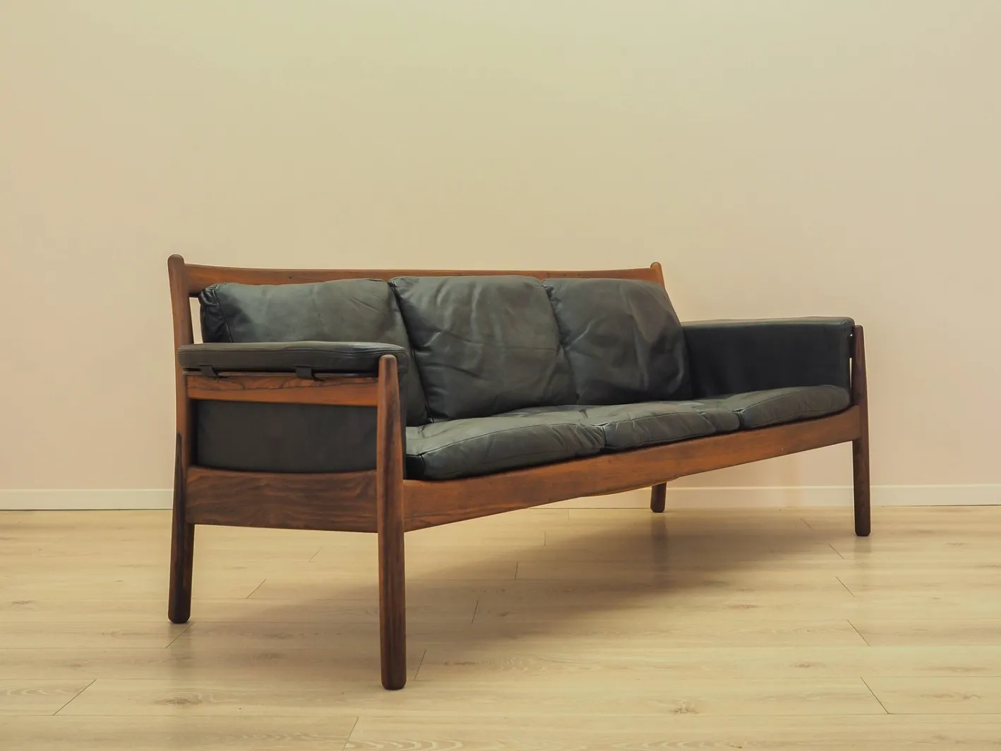 Drei-Sitzer Sofa aus Palisander und Leder von Gunnar Myrstrand für Källemo, 1960er