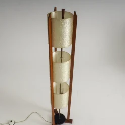 Dreistufige Mid-Century Modern Stehlampe aus Glasfaser & Holz, 1950er