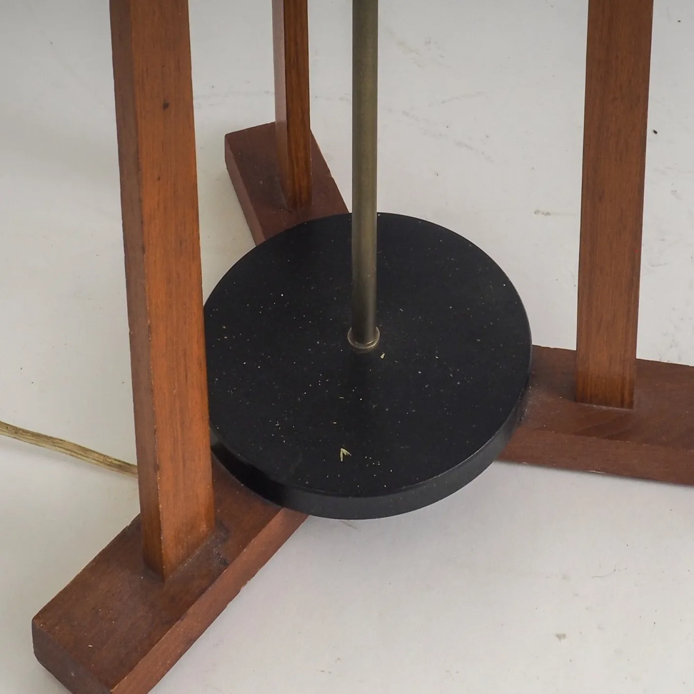 Dreistufige Mid-Century Modern Stehlampe aus Glasfaser & Holz, 1950er