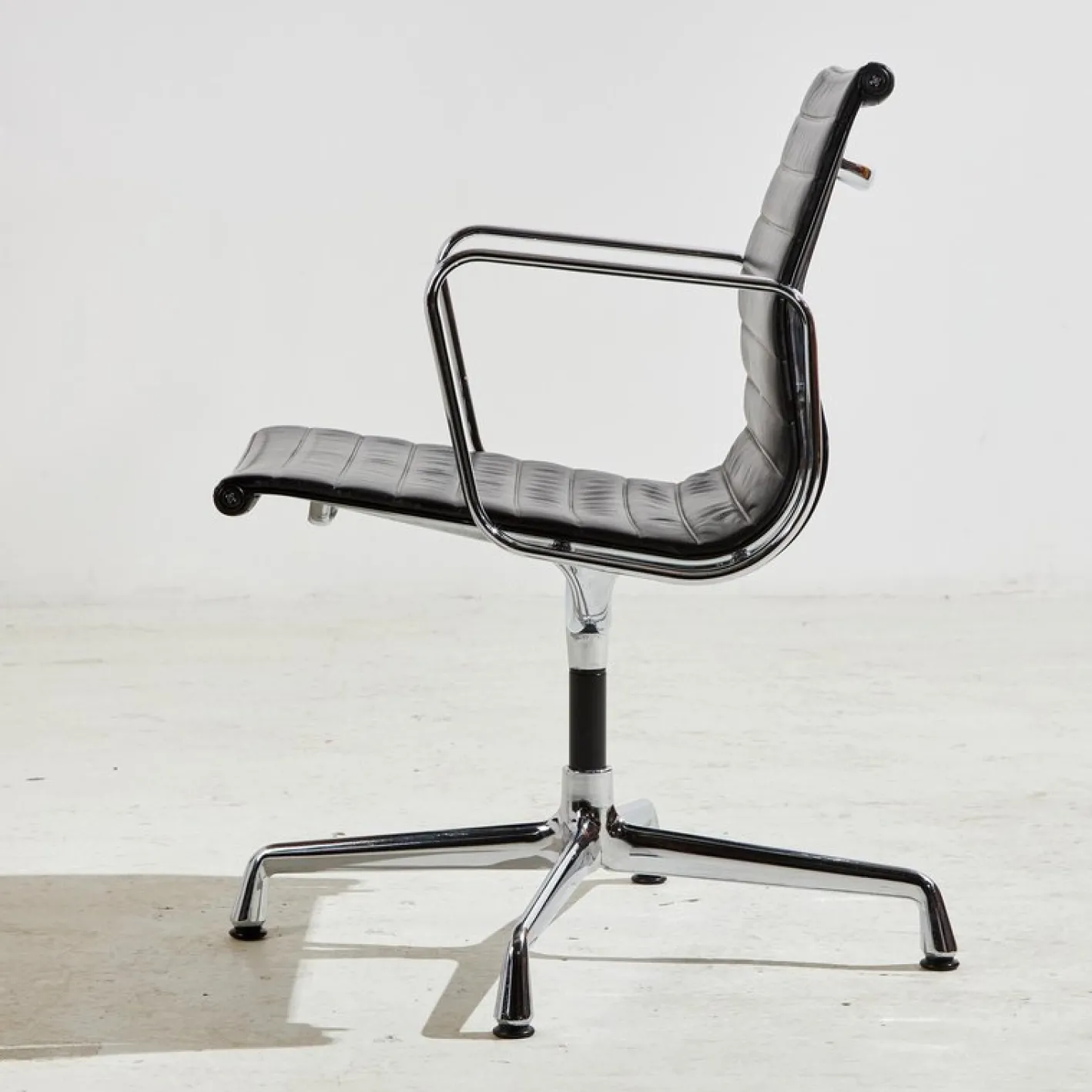 EA108 Büro Drehstuhl von Charles & Ray Eames für Vitra, 2000er