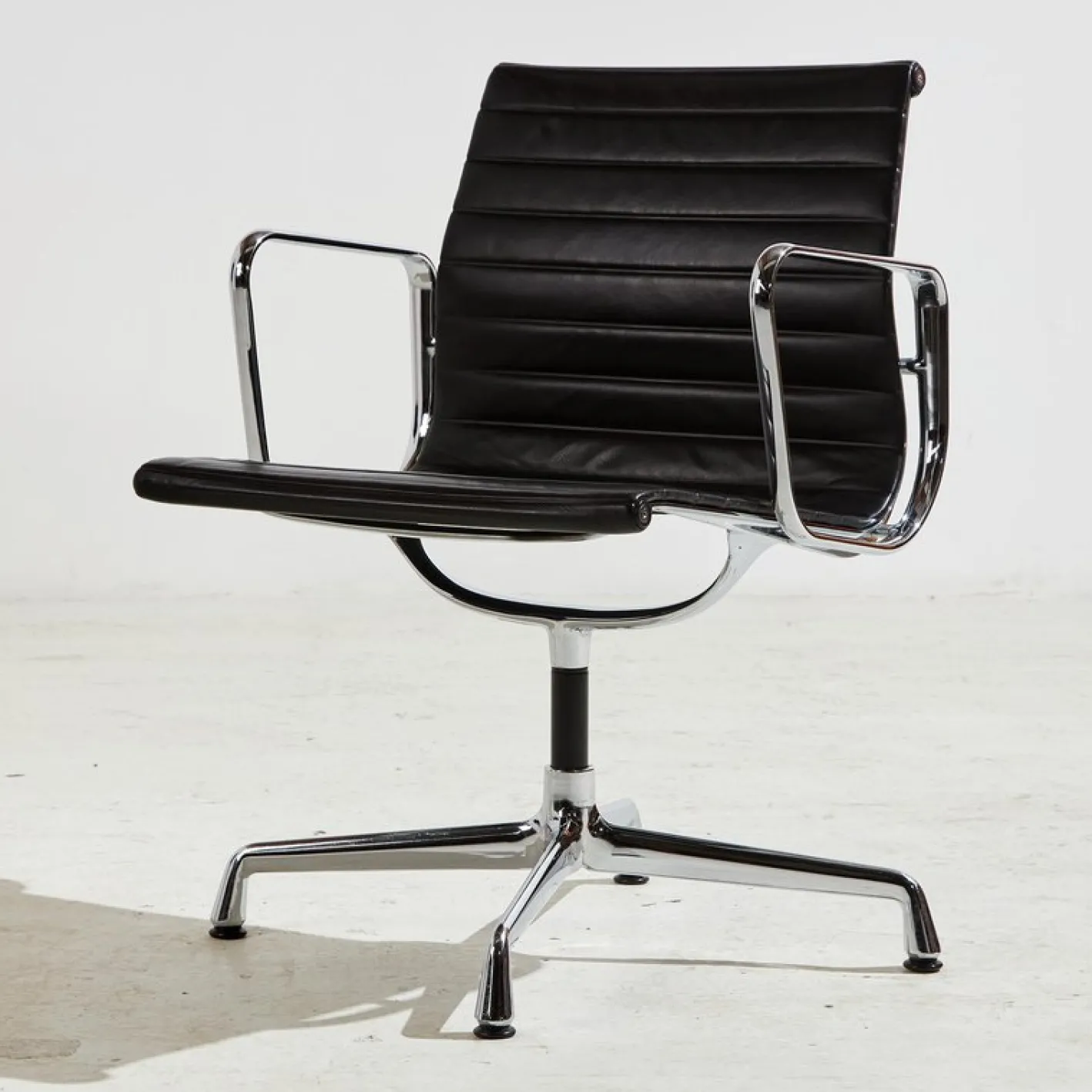 EA108 Büro Drehstuhl von Charles & Ray Eames für Vitra, 2000er