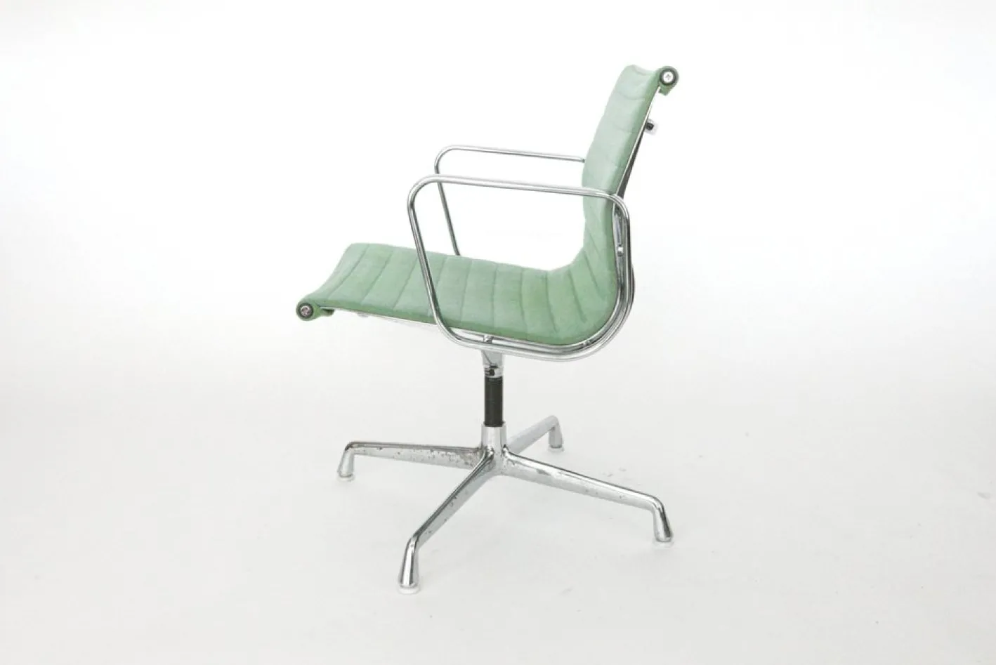 EA 108 Drehstuhl mit Gestell aus Aluminium von Charles & Ray Eames für Herman Miller / Vitra, 1970er