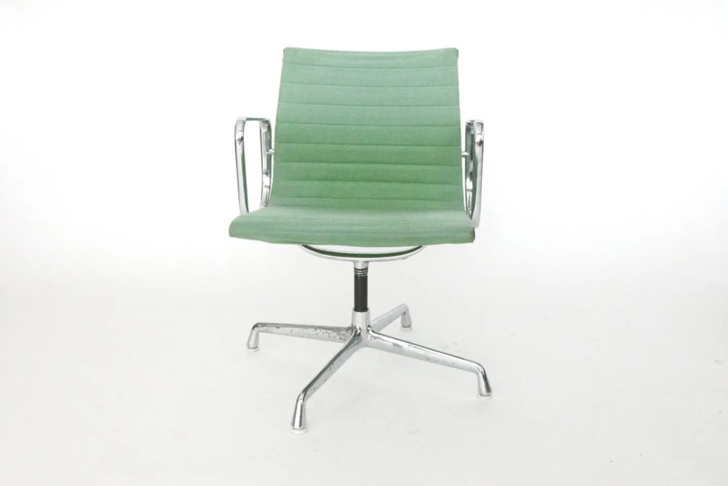 EA 108 Drehstuhl mit Gestell aus Aluminium von Charles & Ray Eames für Herman Miller / Vitra, 1970er