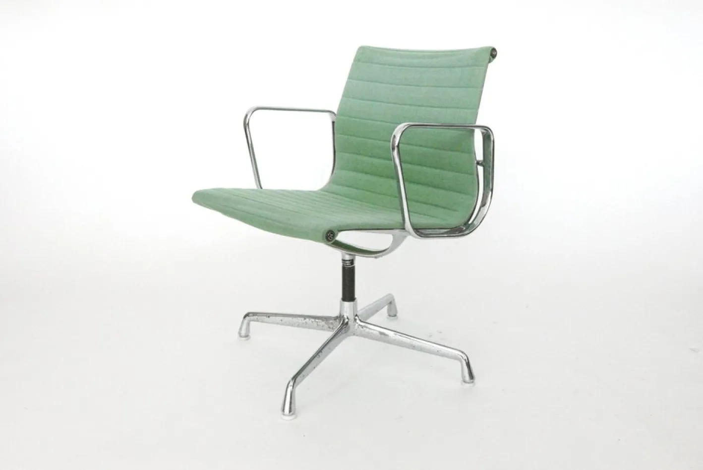 EA 108 Drehstuhl mit Gestell aus Aluminium von Charles & Ray Eames für Herman Miller / Vitra, 1970er