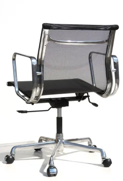EA 108 Drehstuhl von Charles & Ray Eames für ICF De Padova