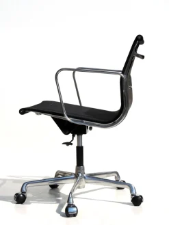 EA 108 Drehstuhl von Charles & Ray Eames für ICF De Padova