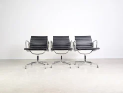 EA 108 Stuhl aus Leder von Charles & Ray Eames für Vitra