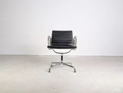 EA 108 Stuhl aus Leder von Charles & Ray Eames für Vitra
