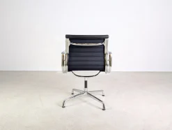 EA 108 Stuhl aus Leder von Charles & Ray Eames für Vitra