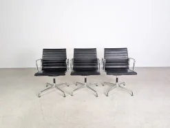 EA 108 Stuhl aus Leder von Charles & Ray Eames für Vitra