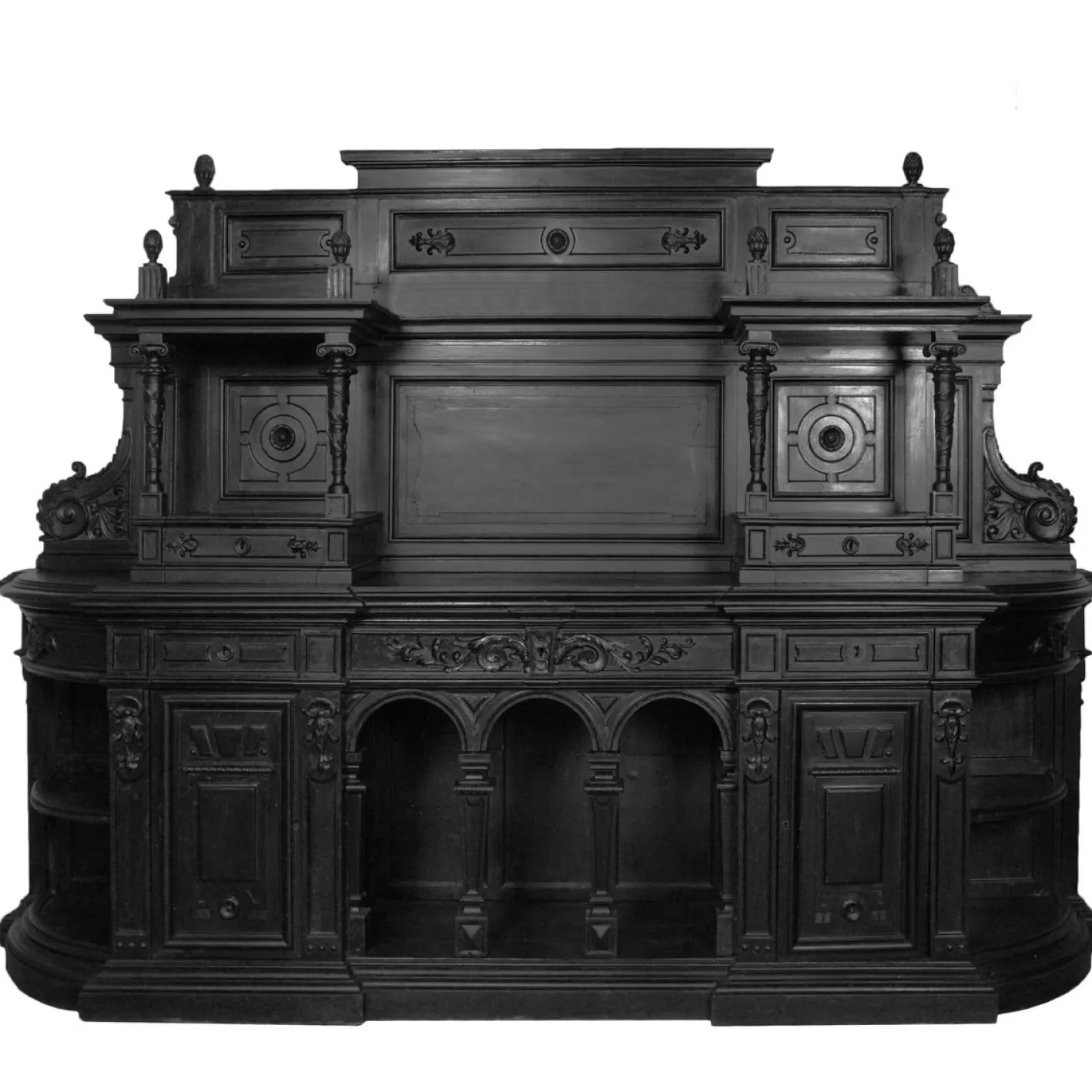 Ebonisiertes Geschnitztes Palladianisches Nussholz Highboard, 1750s
