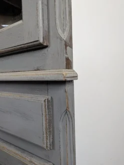 Eckschränke mit Zierleiste, 2er Set
