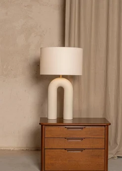 Ecru Keramik Arko Tischlampe von Simone & Marcel