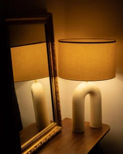 Ecru Keramik Arko Tischlampe von Simone & Marcel