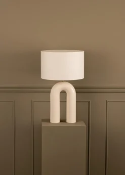 Ecru Keramik Arko Tischlampe von Simone & Marcel