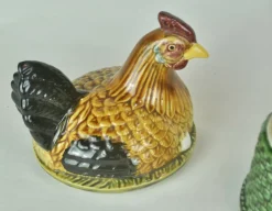 Eierbecher in Hühnerform mit grünem Boden, 1970er