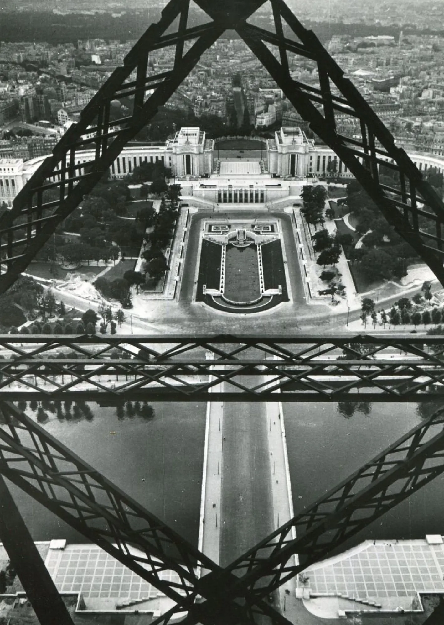 Eiffelturm, Paris, 1955