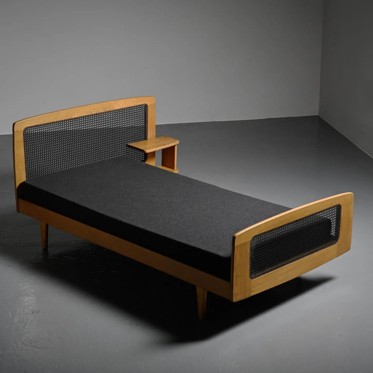 Einzelbett von Roger Landault für Ligne Roset, France, 1965