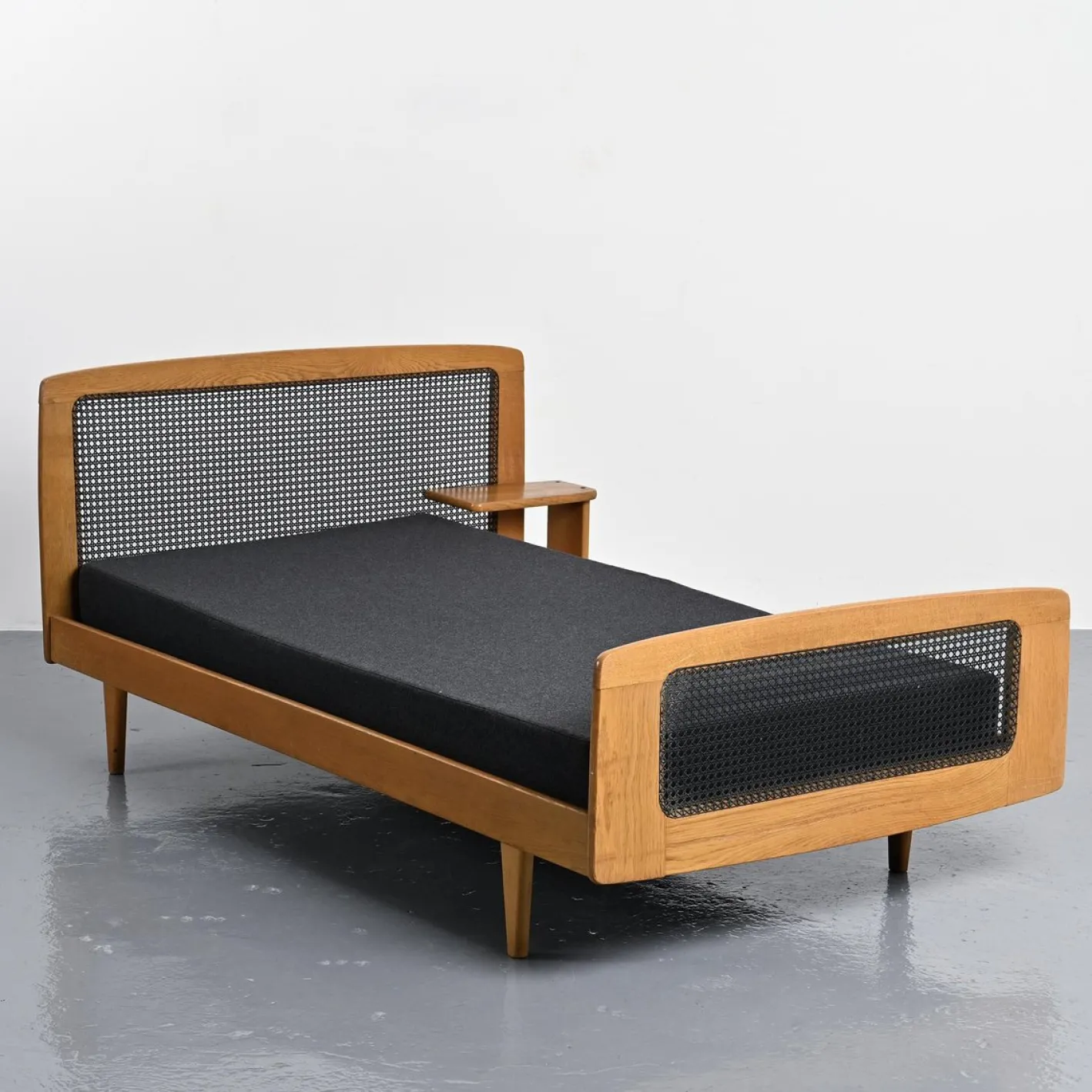 Einzelbett von Roger Landault für Ligne Roset, France, 1965