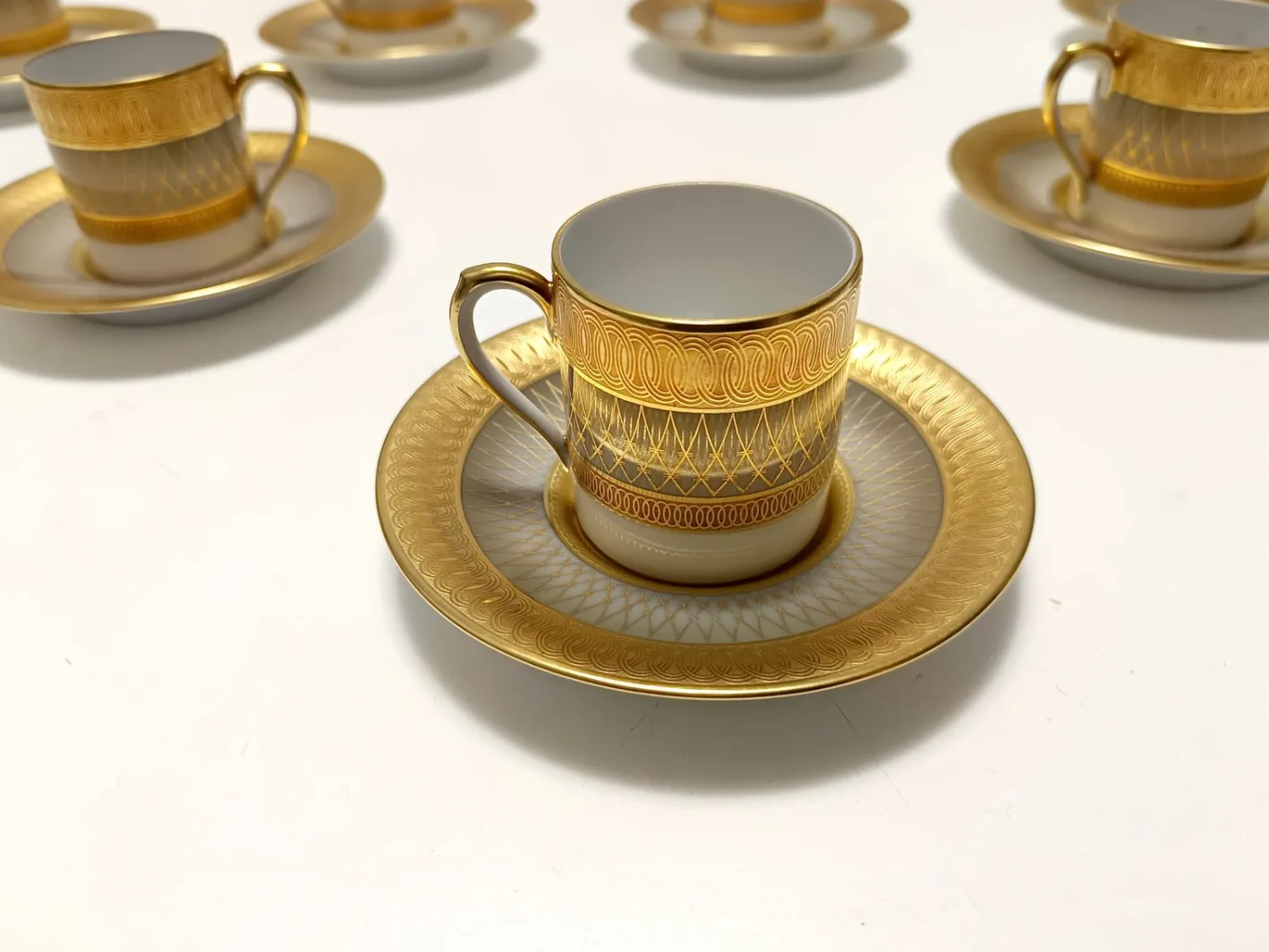 Elf Kaffeetassen aus Porzellan & Reingold von Hutschenreuther, Deutschland, 1960er, 22 Set
