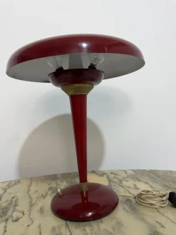 Emaillierte Metall und Messing Schreibtischlampe mit Drei Leuchten im Stil von Elio Martinelli, 1950
