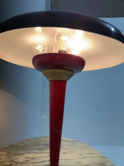 Emaillierte Metall und Messing Schreibtischlampe mit Drei Leuchten im Stil von Elio Martinelli, 1950