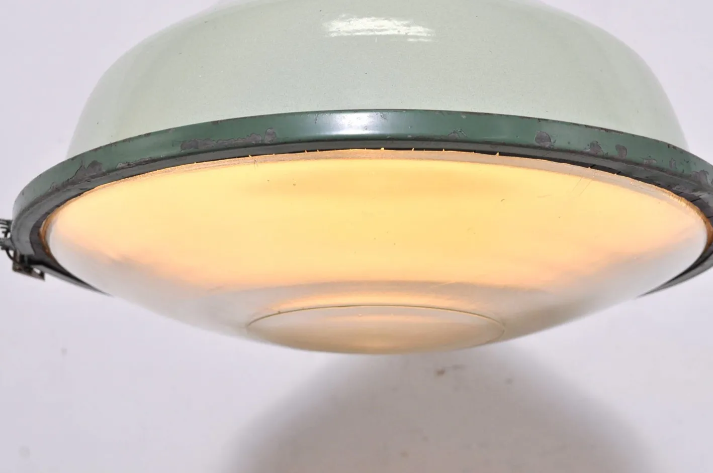 Emaillierte Vintage Hängelampe, 1950er