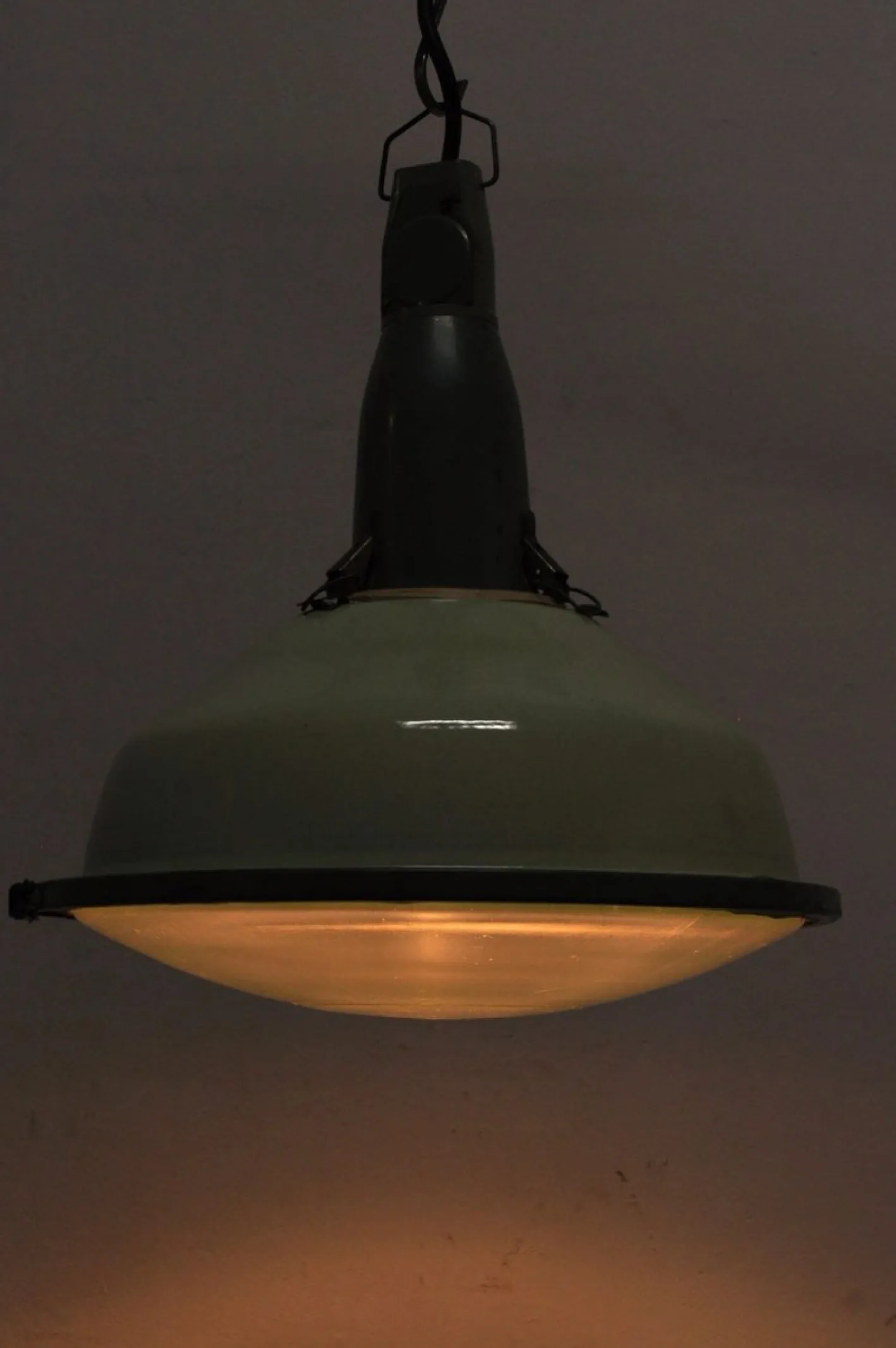Emaillierte Vintage Hängelampe, 1950er