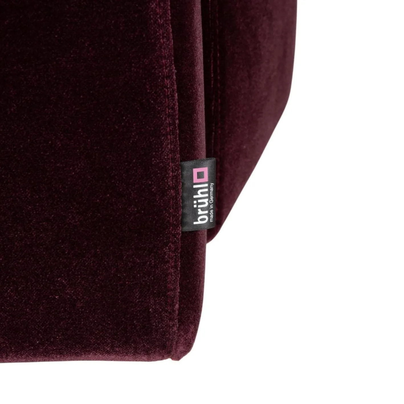 Embrace Sessel aus Stoff, Chrom, Velours und Samt in Lila, Violett und Aubergine mit Funktion von Brühl