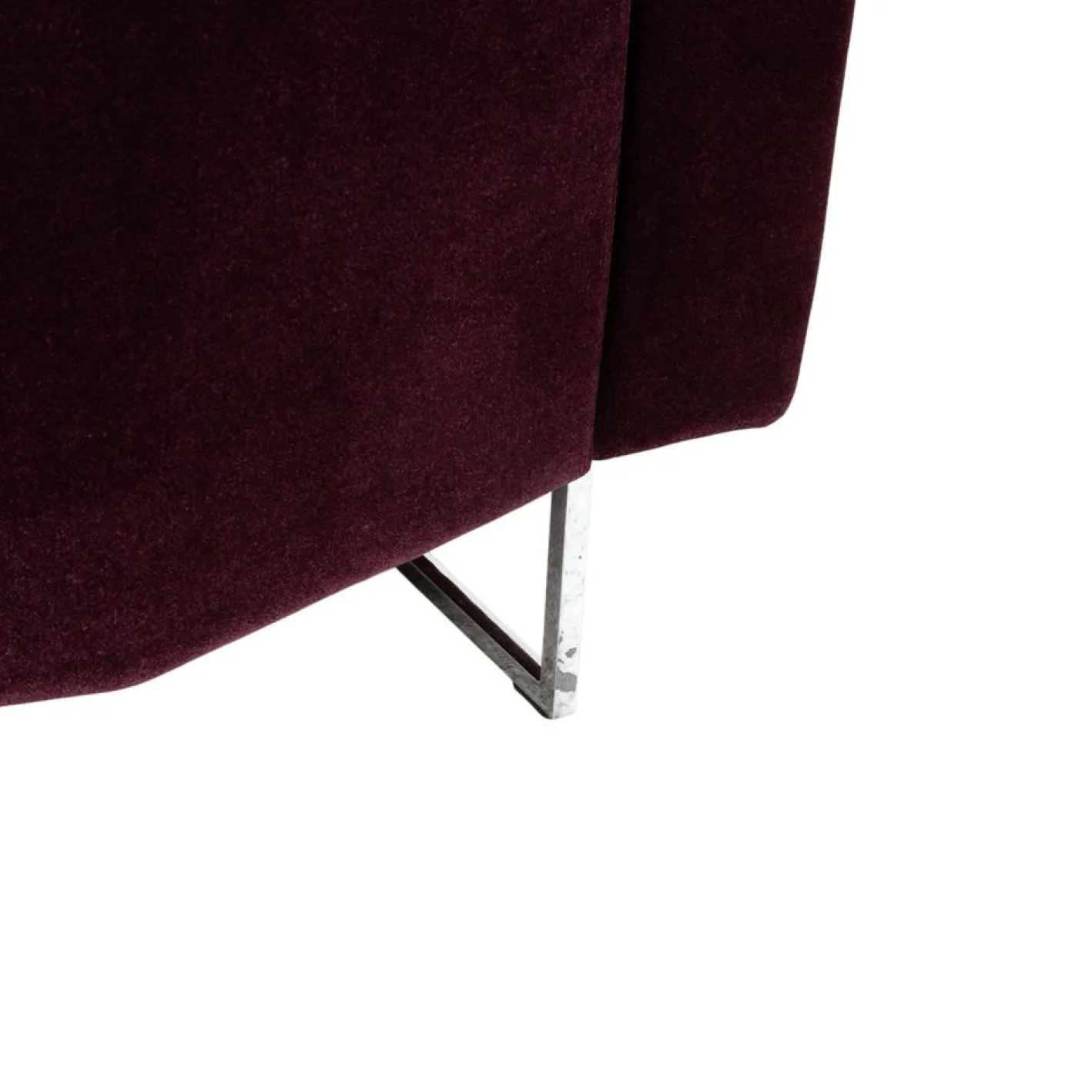 Embrace Sessel aus Stoff, Chrom, Velours und Samt in Lila, Violett und Aubergine mit Funktion von Brühl