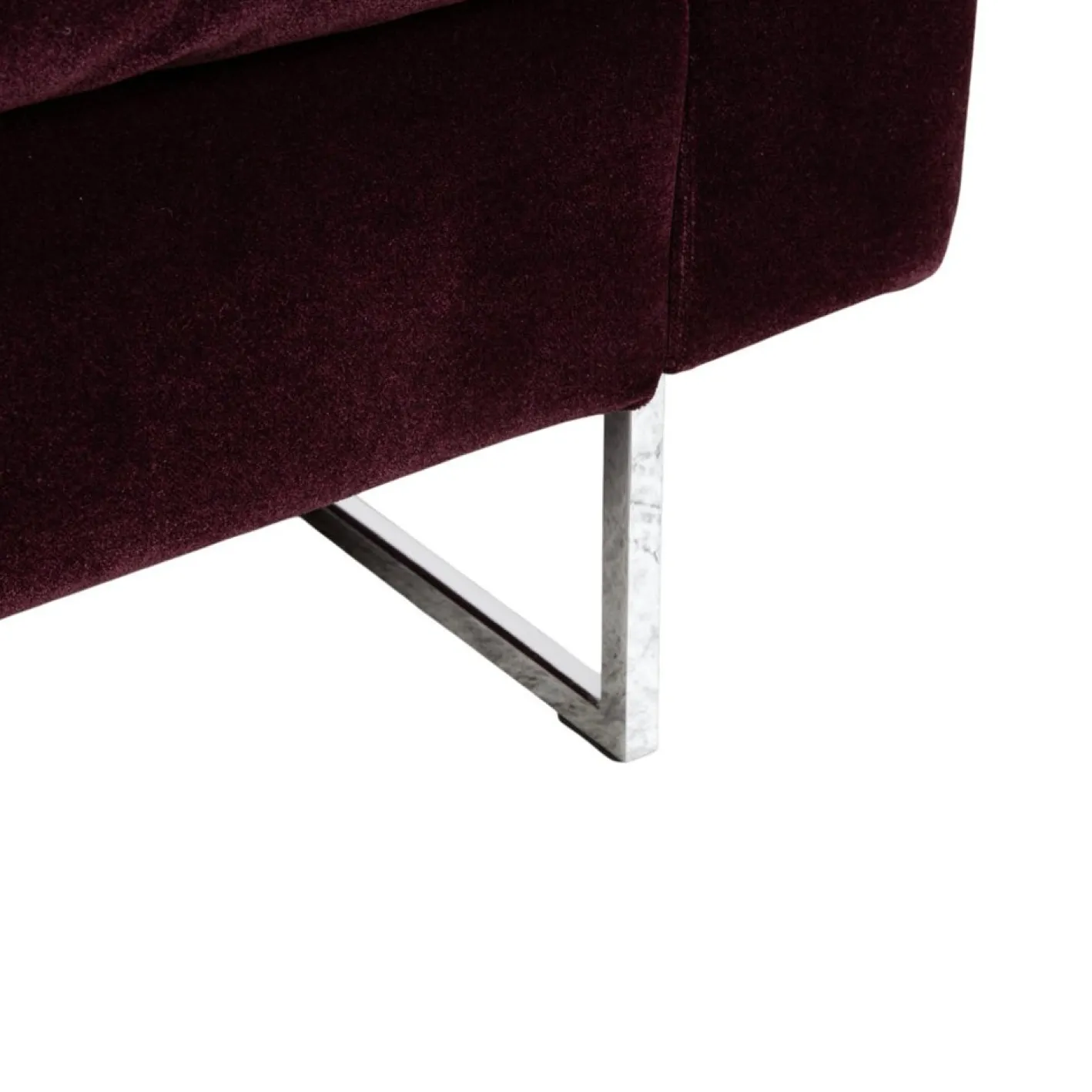 Embrace Sessel aus Stoff, Chrom, Velours und Samt in Lila, Violett und Aubergine mit Funktion von Brühl