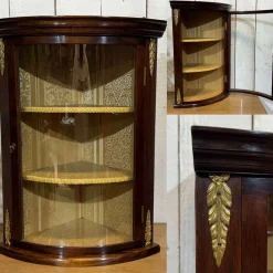 Englische Eckvitrine aus Mahagoni, 1950er