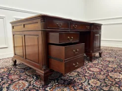 Englischer Chesterfield Partnerdesk-Schreibtisch