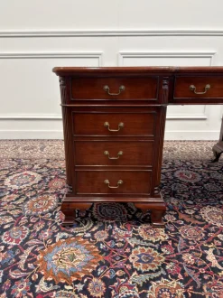 Englischer Chesterfield Partnerdesk-Schreibtisch
