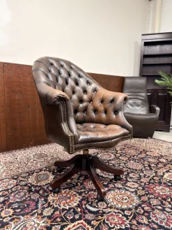 Englischer Chesterfield Schreibtischstuhl
