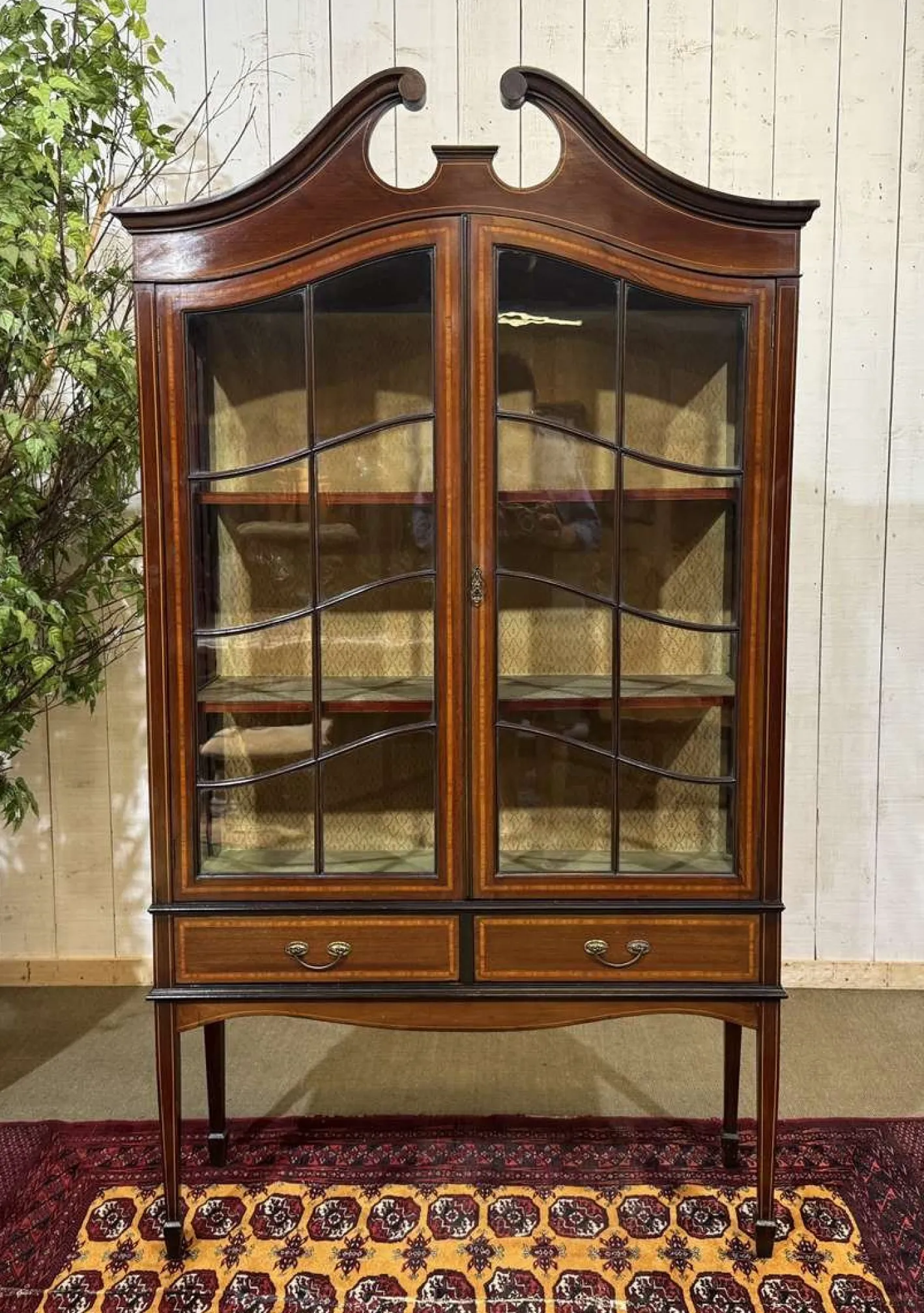 Englischer Vitrinenschrank aus Mahagoni, spätes 19. Jh