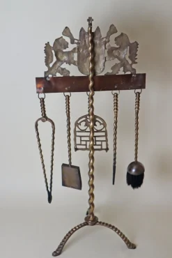 Englisches Historistisches Kaminbesteck aus Messing mit schreienden Löwen, 1950er, 6 . Set