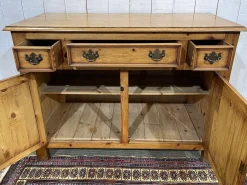 Englisches Sideboard aus Tannenholz, 1950er
