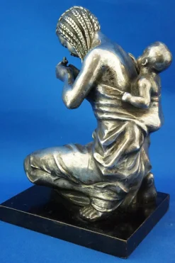 Enrico Bartoli, Skulptur der Mutterschaft, 1800er, Keramik in Silber