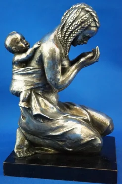 Enrico Bartoli, Skulptur der Mutterschaft, 1800er, Keramik in Silber