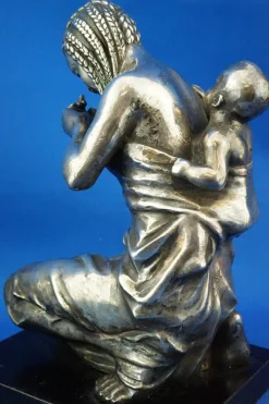 Enrico Bartoli, Skulptur der Mutterschaft, 1800er, Keramik in Silber