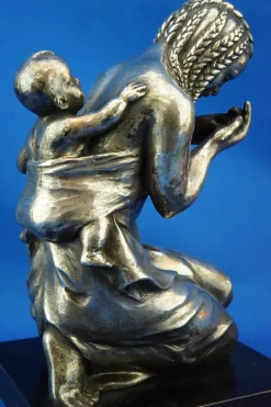 Enrico Bartoli, Skulptur der Mutterschaft, 1800er, Keramik in Silber