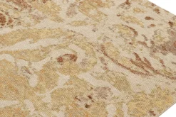 Europäischer Teppich in Beige-Braun und Goldfarbenem Blumenmuster von Rug&Kilim